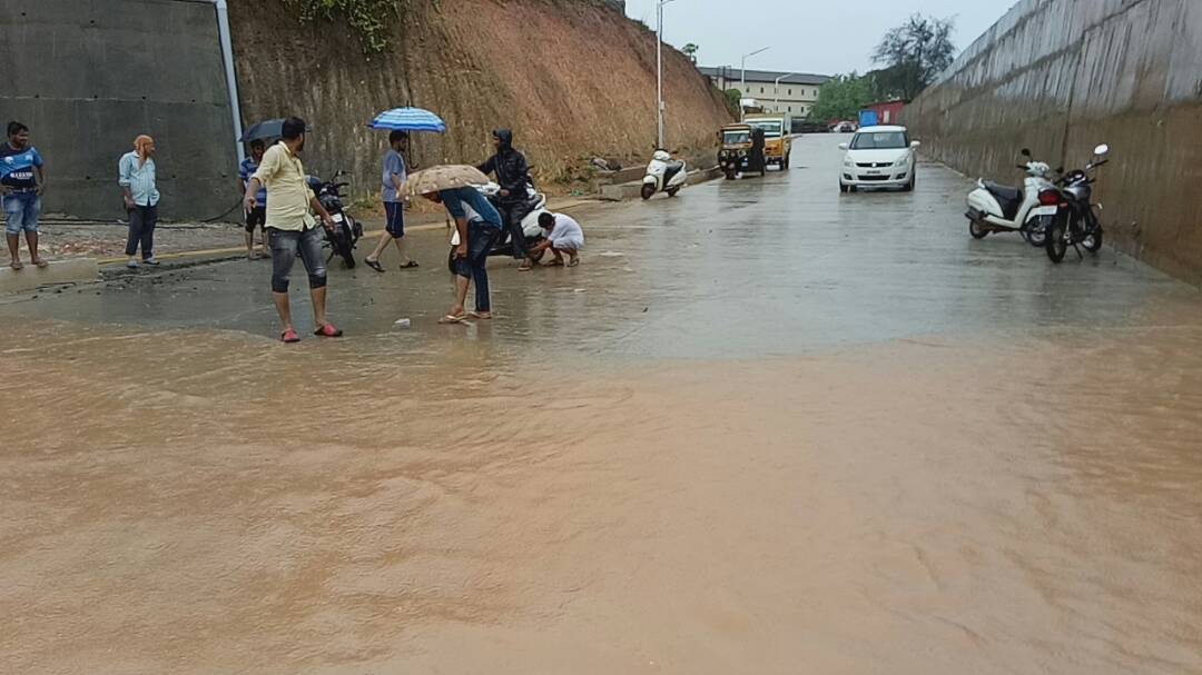 ಅಂಗರಗುಂಡಿ: ರೈಲ್ವೆ ಅಂಡರ್‌ಪಾಸ್‌ನಲ್ಲಿ ಕೃತಕ ನೆರೆ